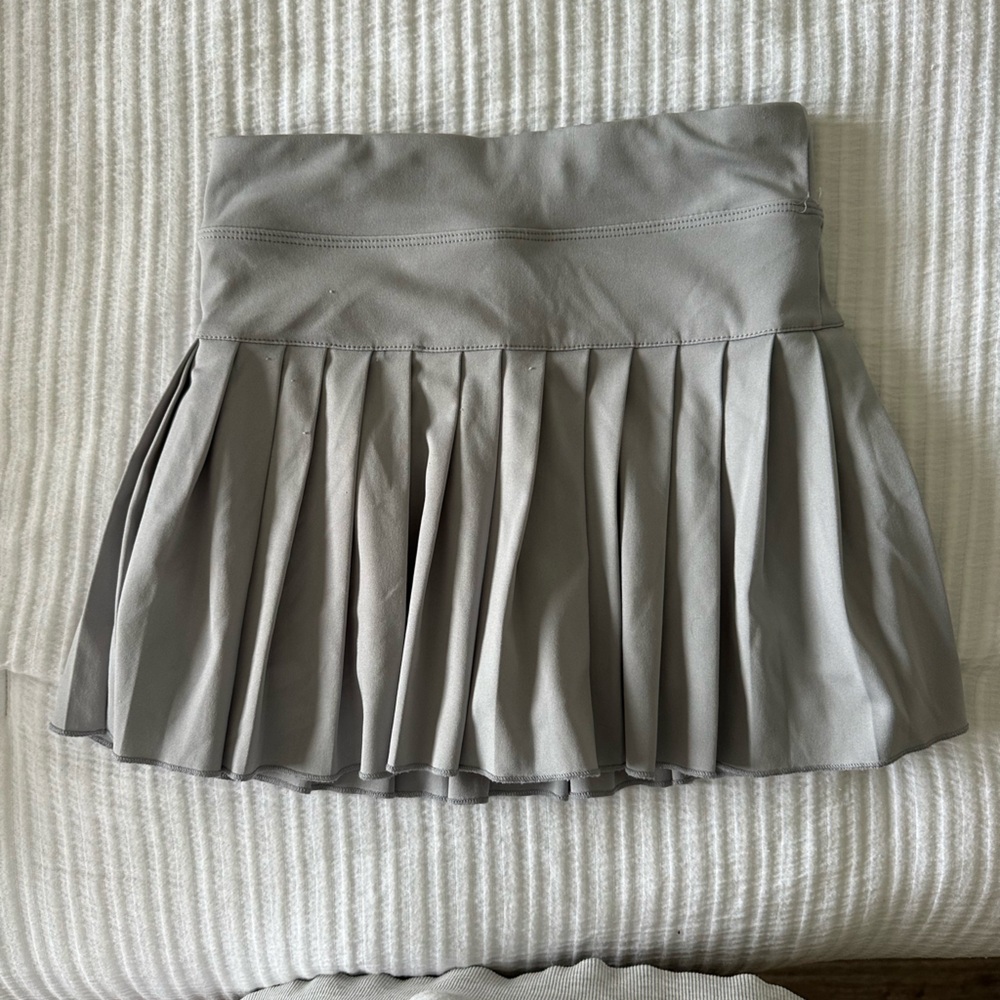 GOLDHINGE Dupe Pleated Grey Womens Skirt